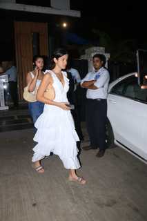 Shanaya Kapoor feet photo thumbnail