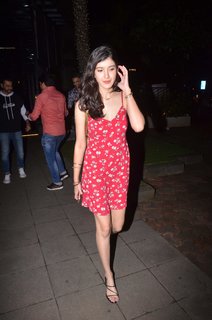 Shanaya Kapoor feet photo thumbnail