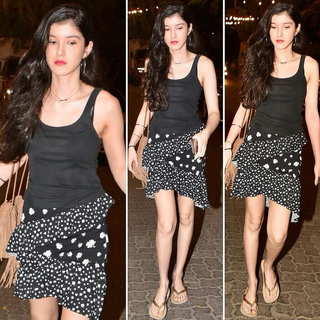 Shanaya Kapoor feet photo thumbnail