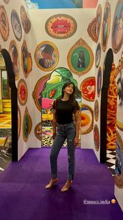 Shanaya Kapoor feet photo thumbnail