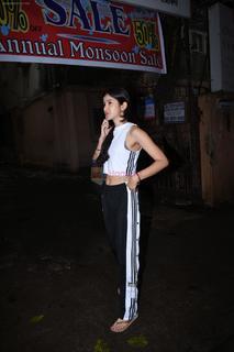 Shanaya Kapoor feet photo thumbnail