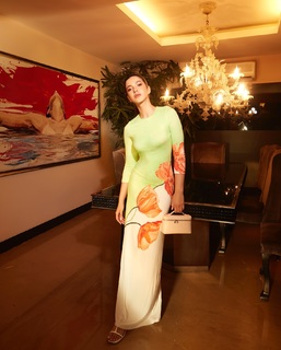 Shanaya Kapoor feet photo thumbnail