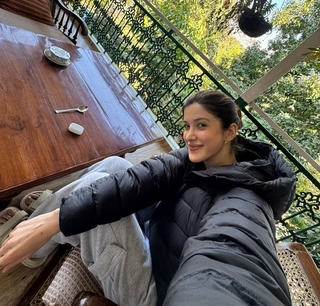Shanaya Kapoor feet photo thumbnail