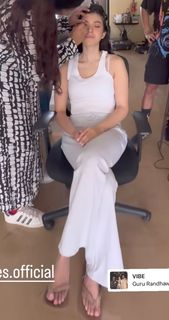 Shanaya Kapoor feet photo thumbnail