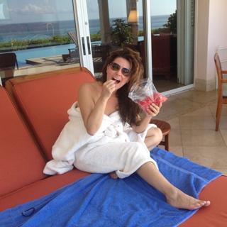Shania Twain feet photo thumbnail