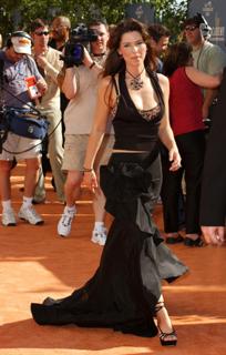 Shania Twain feet photo thumbnail