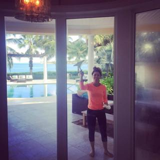 Shania Twain feet photo thumbnail