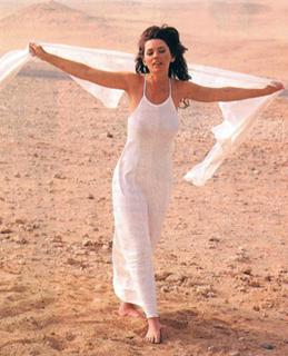 Shania Twain feet photo thumbnail