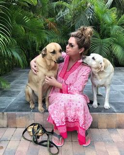 Shania Twain feet photo thumbnail