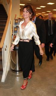 Shania Twain feet photo thumbnail