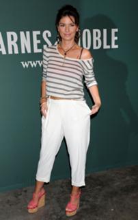 Shania Twain feet photo thumbnail