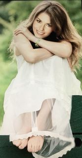 Shania Twain feet photo thumbnail