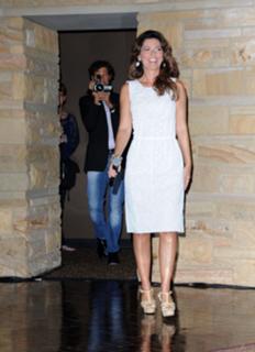 Shania Twain feet photo thumbnail