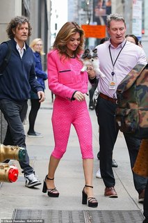 Shania Twain feet photo thumbnail