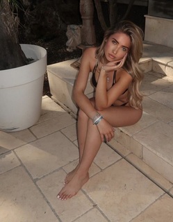 Shania Tyra Geiss feet photo 7