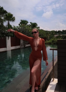 Shania Tyra Geiss feet photo 4