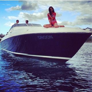 Shanina Shaik feet photo thumbnail