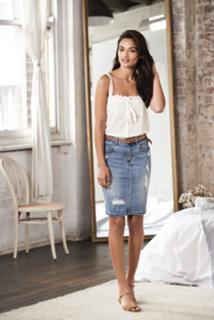 Shanina Shaik feet photo thumbnail