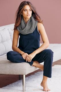 Shanina Shaik feet photo thumbnail