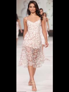 Shanina Shaik feet photo thumbnail