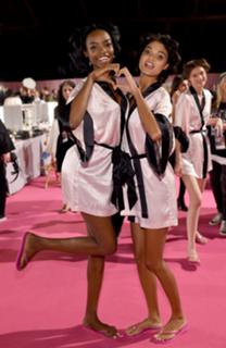 Shanina Shaik feet photo thumbnail