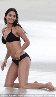 Shanina Shaik feet photo thumbnail