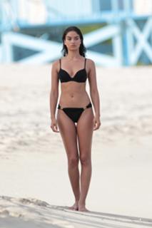 Shanina Shaik feet photo thumbnail