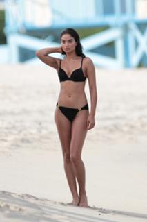 Shanina Shaik feet photo thumbnail