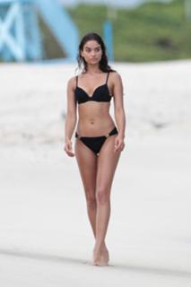 Shanina Shaik feet photo thumbnail