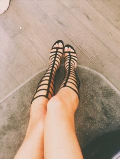 Shanina Shaik feet photo thumbnail