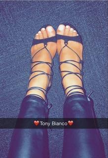 Shanina Shaik feet photo thumbnail