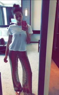 Shanina Shaik feet photo thumbnail