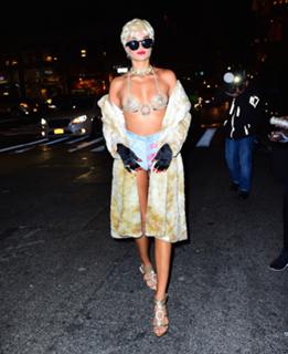 Shanina Shaik feet photo thumbnail