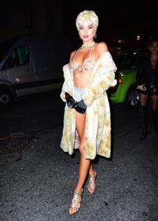 Shanina Shaik feet photo thumbnail