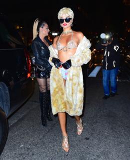 Shanina Shaik feet photo thumbnail