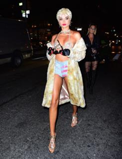 Shanina Shaik feet photo thumbnail