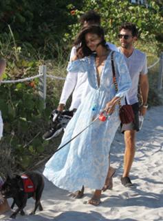 Shanina Shaik feet photo thumbnail