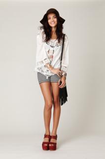 Shanina Shaik feet photo thumbnail