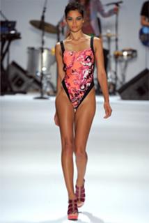 Shanina Shaik feet photo thumbnail