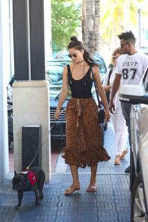 Shanina Shaik feet photo thumbnail