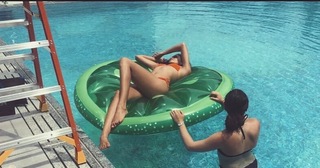 Shanina Shaik feet photo thumbnail