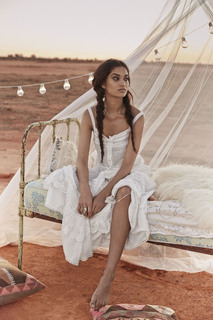 Shanina Shaik feet photo thumbnail