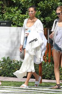 Shanina Shaik feet photo thumbnail