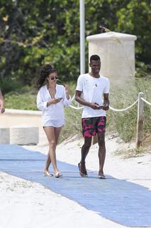 Shanina Shaik feet photo thumbnail