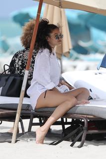 Shanina Shaik feet photo thumbnail