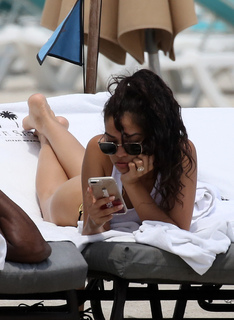 Shanina Shaik feet photo thumbnail