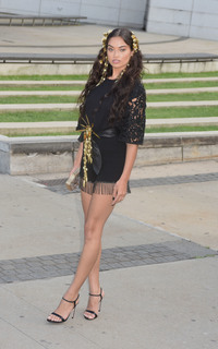 Shanina Shaik feet photo thumbnail