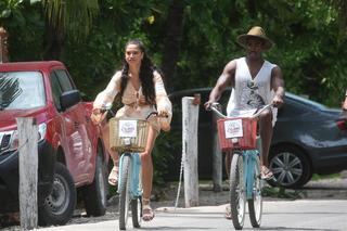 Shanina Shaik feet photo thumbnail