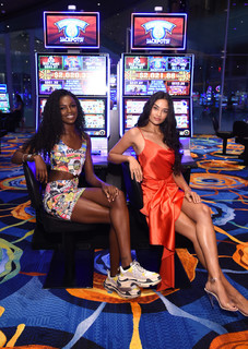 Shanina Shaik feet photo thumbnail