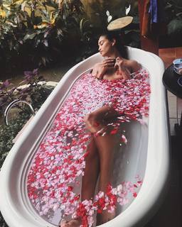 Shanina Shaik feet photo thumbnail
